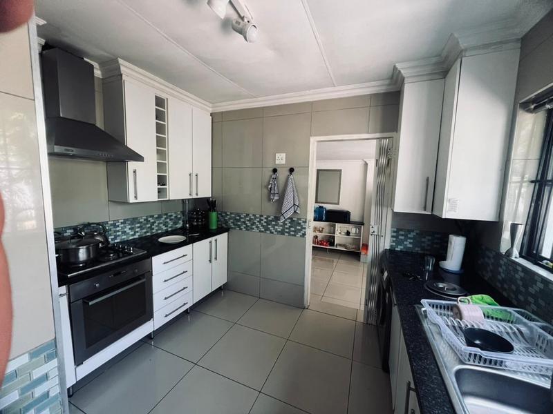 4 Bedroom Property for Sale in Bloubosrand Gauteng