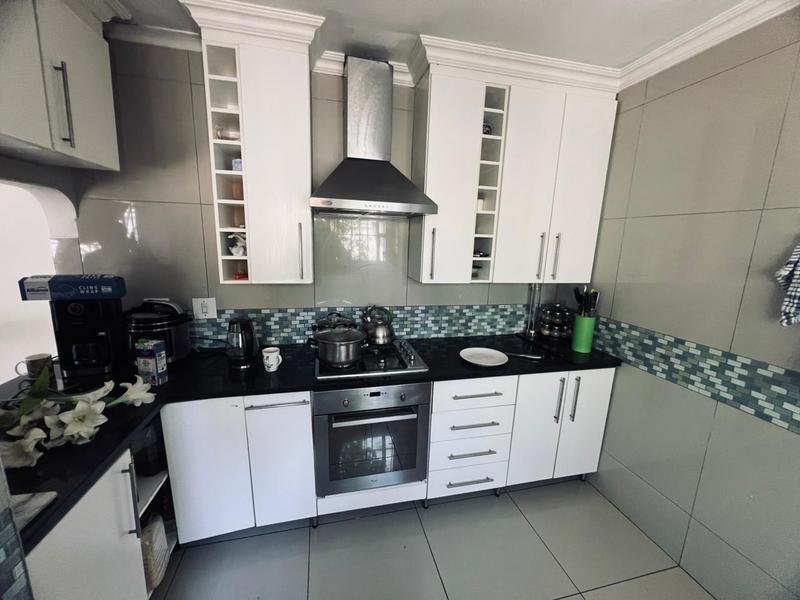4 Bedroom Property for Sale in Bloubosrand Gauteng