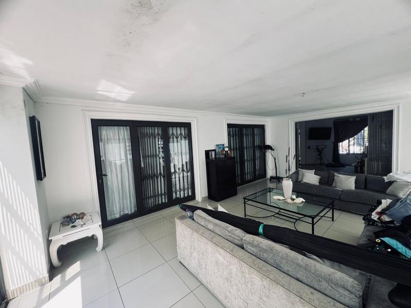 4 Bedroom Property for Sale in Bloubosrand Gauteng