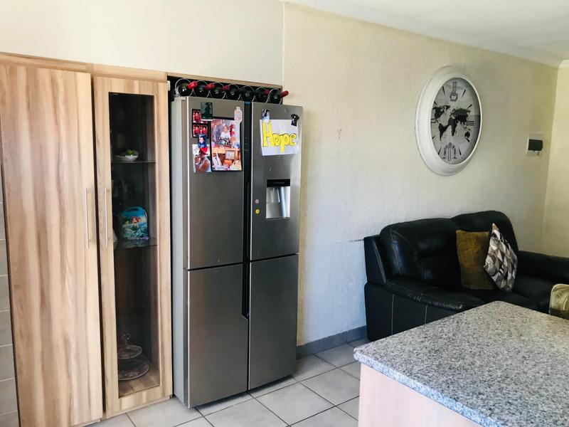 2 Bedroom Property for Sale in Sonneveld Gauteng