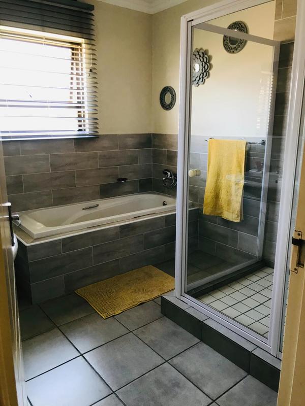 2 Bedroom Property for Sale in Sonneveld Gauteng