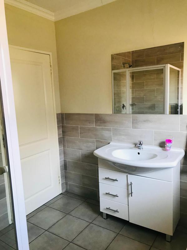 2 Bedroom Property for Sale in Sonneveld Gauteng