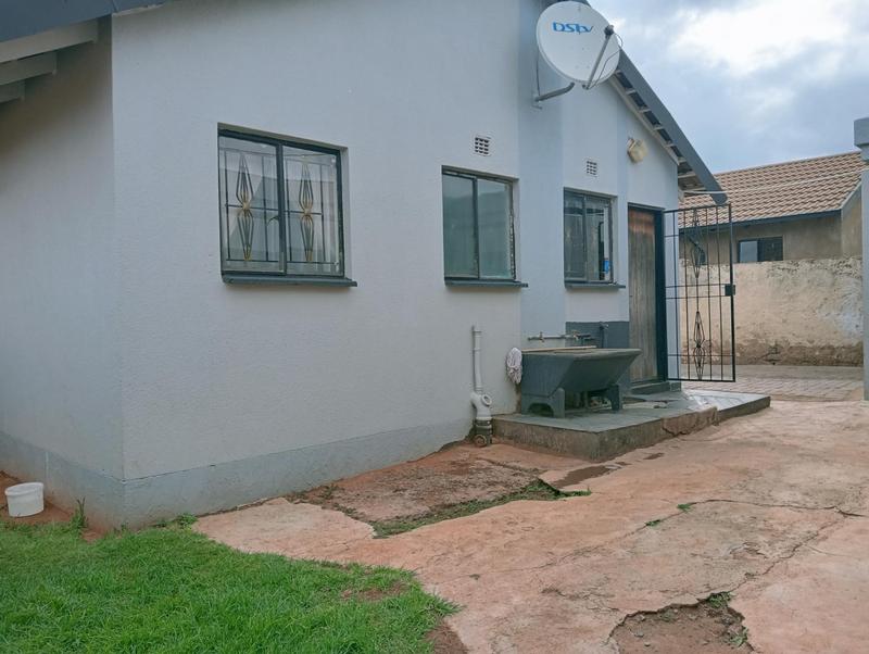 4 Bedroom Property for Sale in Protea Glen Gauteng