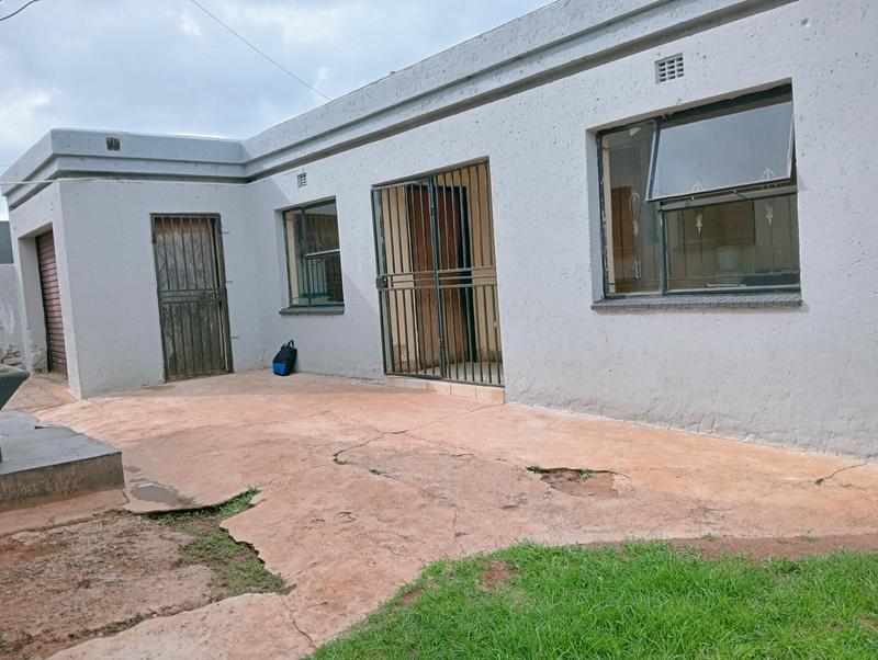 4 Bedroom Property for Sale in Protea Glen Gauteng