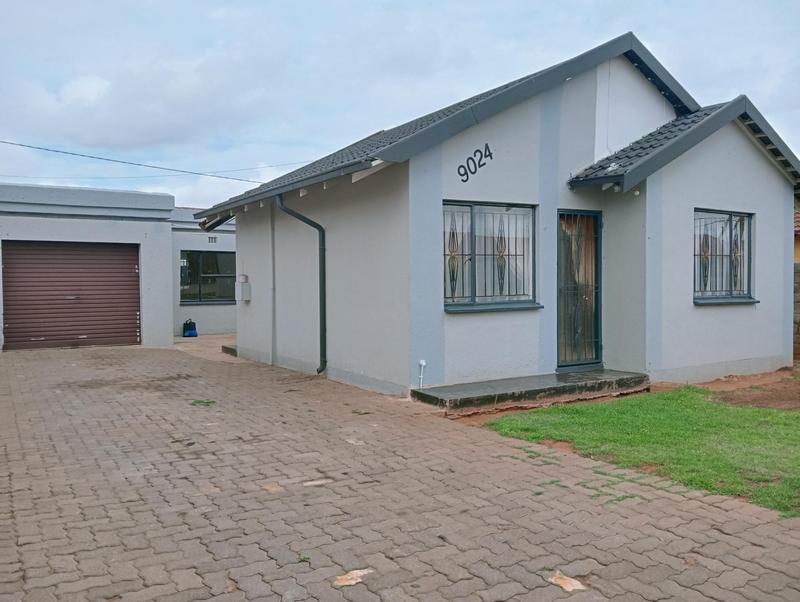 4 Bedroom Property for Sale in Protea Glen Gauteng