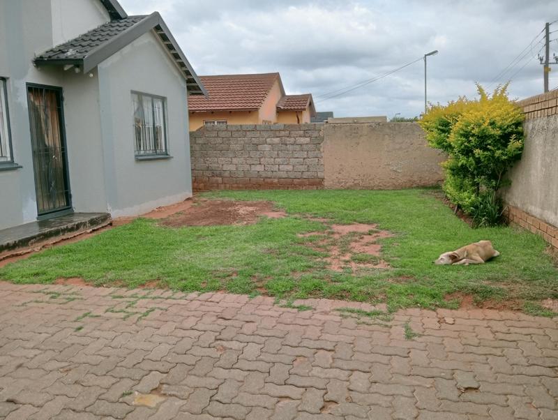 4 Bedroom Property for Sale in Protea Glen Gauteng