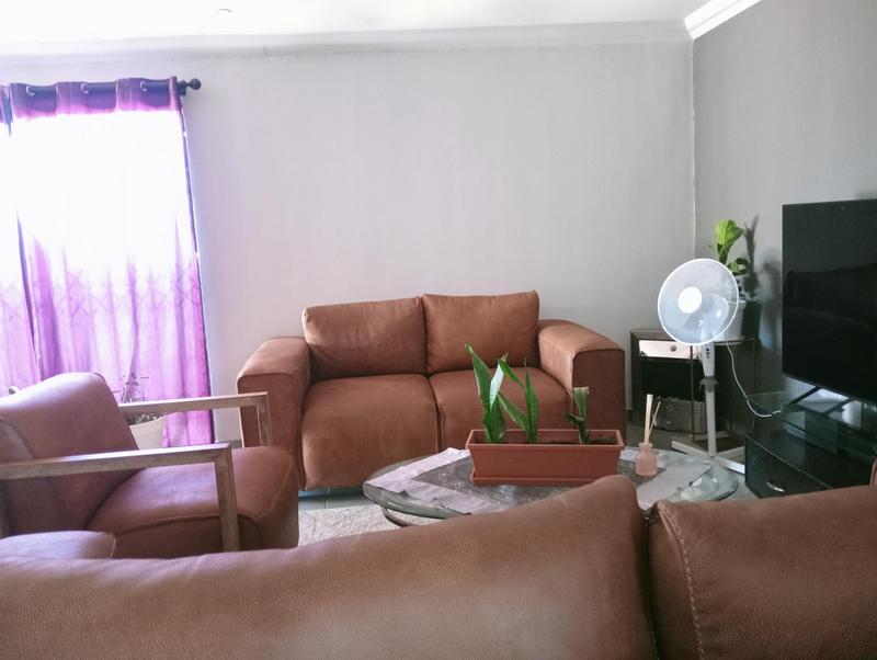 5 Bedroom Property for Sale in Braamfischerville Gauteng