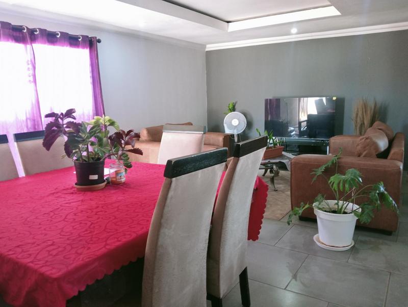 5 Bedroom Property for Sale in Braamfischerville Gauteng