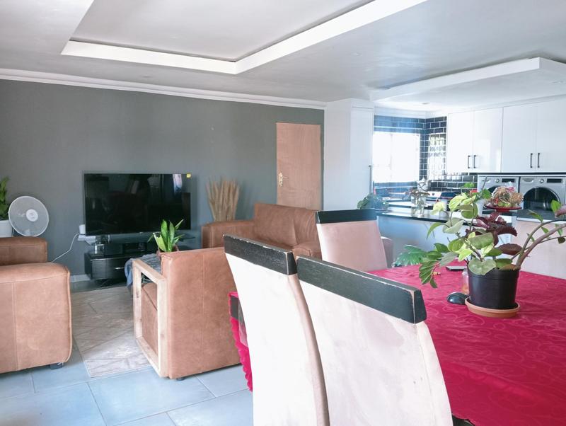 5 Bedroom Property for Sale in Braamfischerville Gauteng