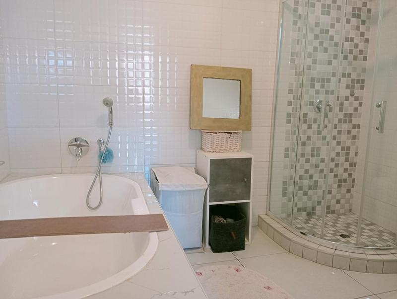 5 Bedroom Property for Sale in Braamfischerville Gauteng