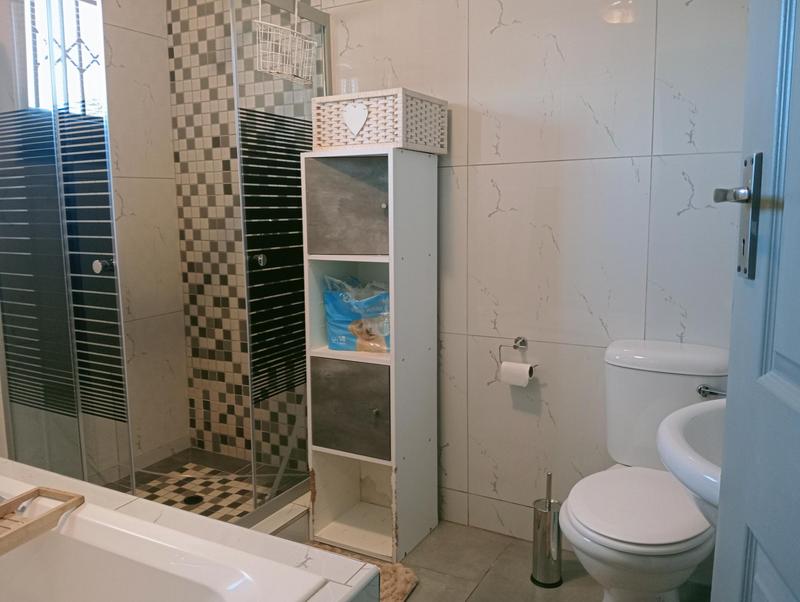 5 Bedroom Property for Sale in Braamfischerville Gauteng