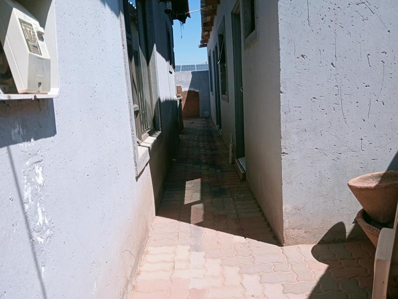 5 Bedroom Property for Sale in Braamfischerville Gauteng