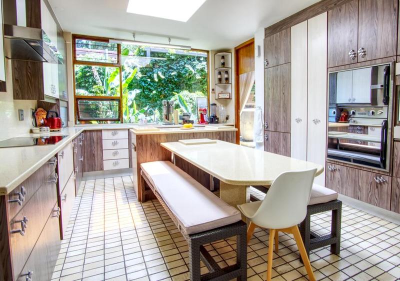 5 Bedroom Property for Sale in Victory Park Gauteng