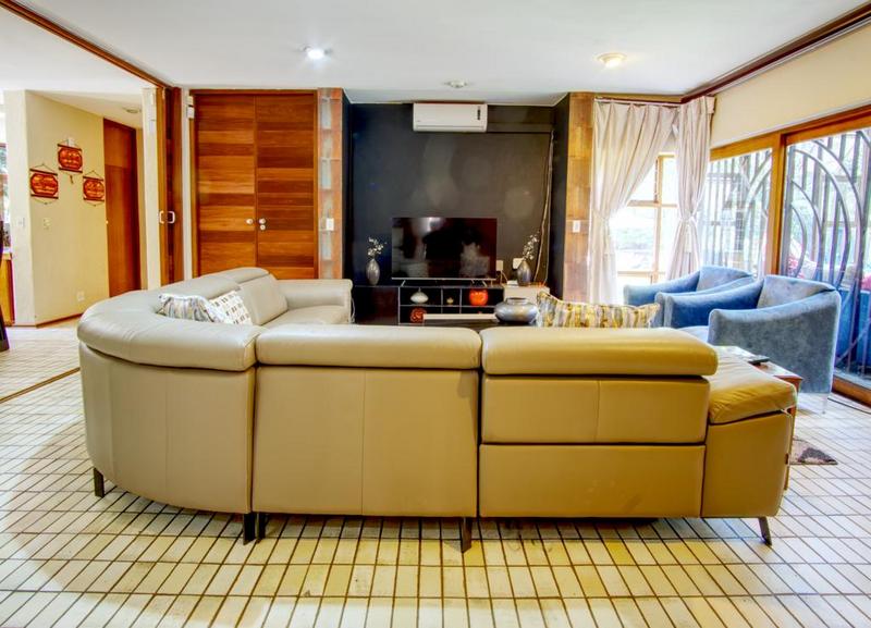 5 Bedroom Property for Sale in Victory Park Gauteng