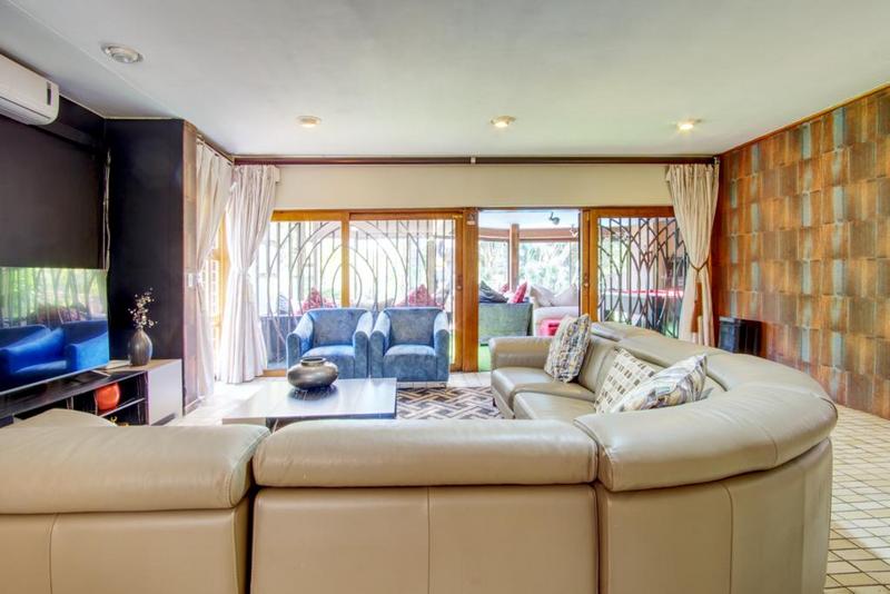 5 Bedroom Property for Sale in Victory Park Gauteng