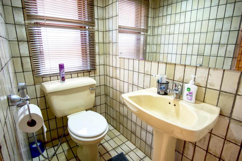 5 Bedroom Property for Sale in Victory Park Gauteng