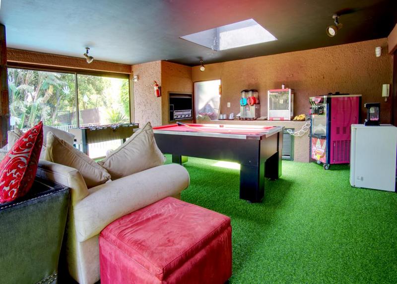 5 Bedroom Property for Sale in Victory Park Gauteng