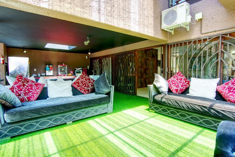 5 Bedroom Property for Sale in Victory Park Gauteng