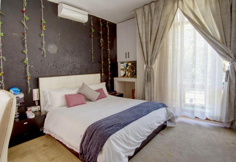 5 Bedroom Property for Sale in Victory Park Gauteng