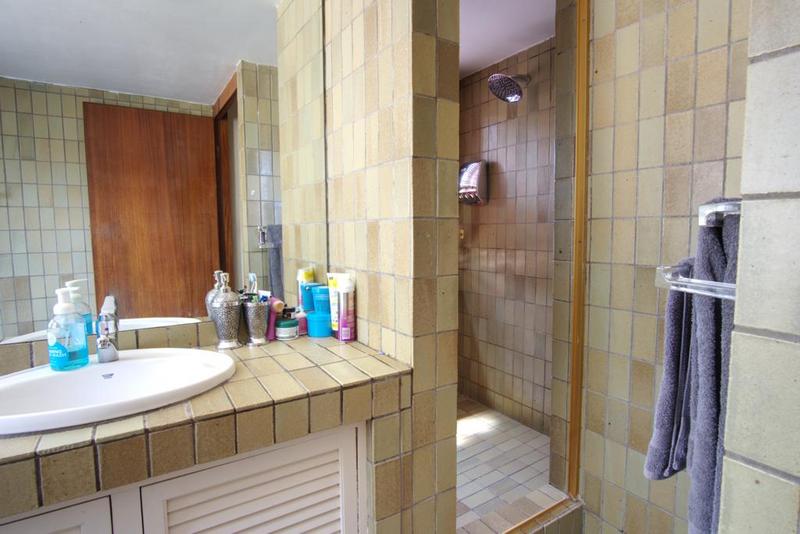 5 Bedroom Property for Sale in Victory Park Gauteng