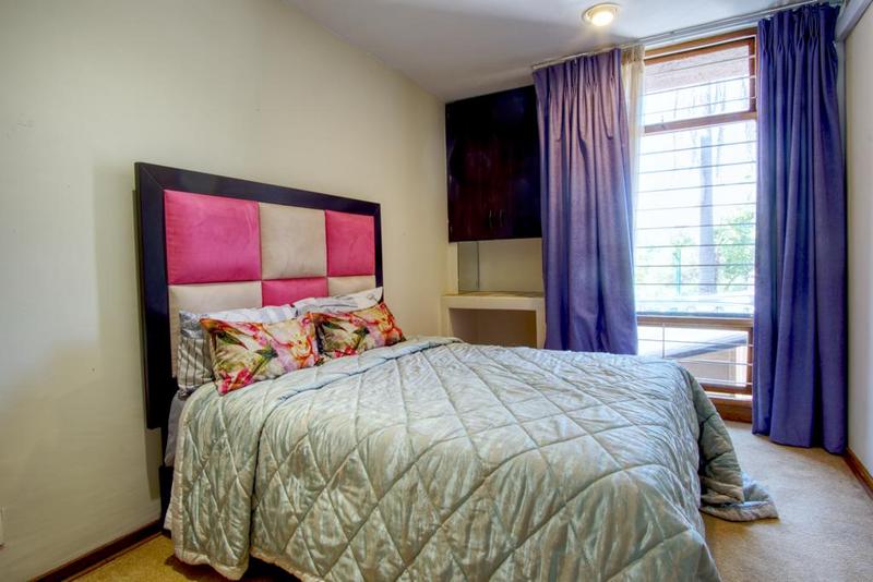 5 Bedroom Property for Sale in Victory Park Gauteng