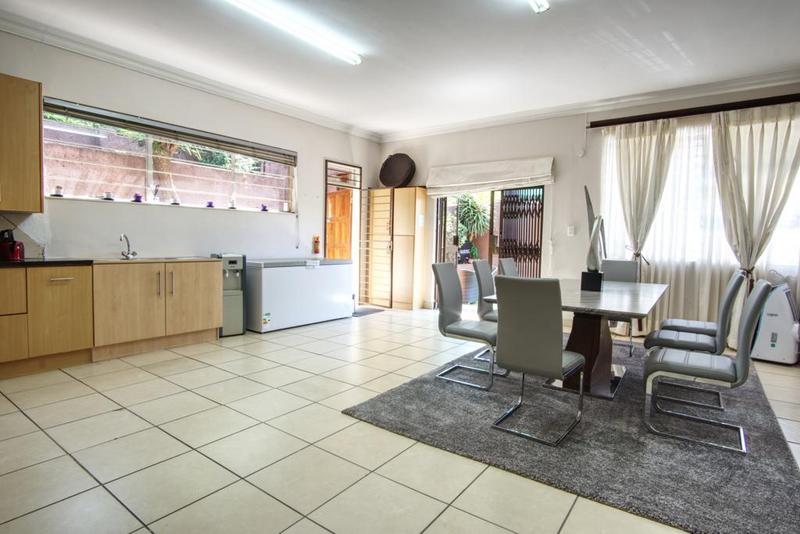 5 Bedroom Property for Sale in Victory Park Gauteng