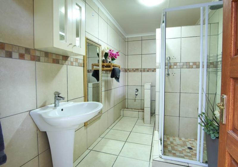 5 Bedroom Property for Sale in Victory Park Gauteng