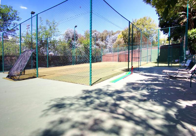 5 Bedroom Property for Sale in Victory Park Gauteng