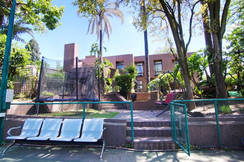 5 Bedroom Property for Sale in Victory Park Gauteng