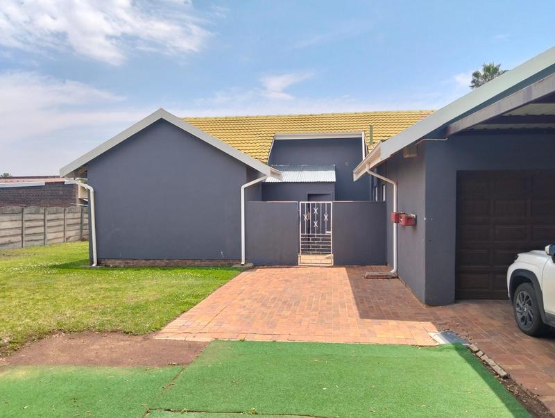 3 Bedroom Property for Sale in Glen Marais Gauteng
