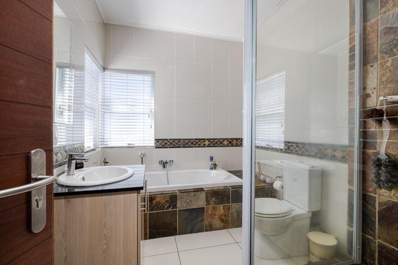 To Let 4 Bedroom Property for Rent in Bryanston Gauteng