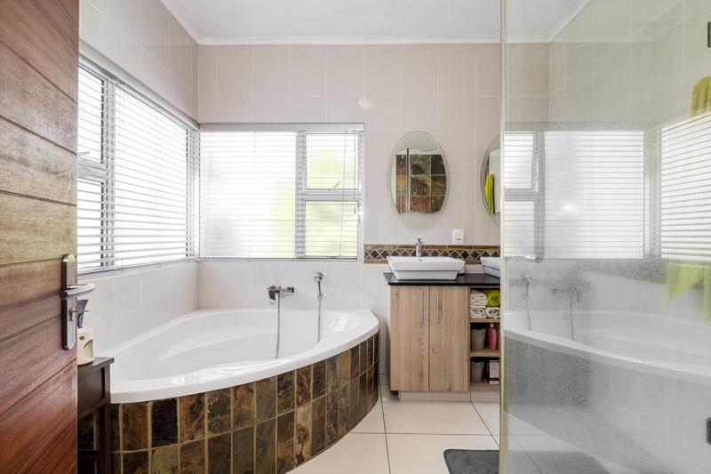 To Let 4 Bedroom Property for Rent in Bryanston Gauteng