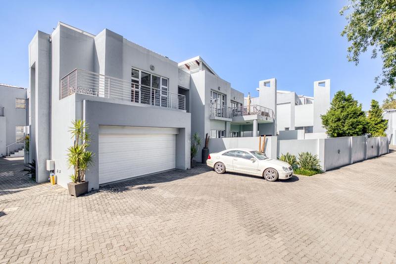 To Let 4 Bedroom Property for Rent in Bryanston Gauteng