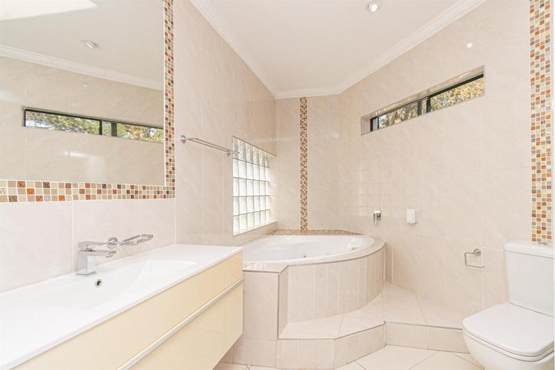 3 Bedroom Property for Sale in Bryanston Gauteng