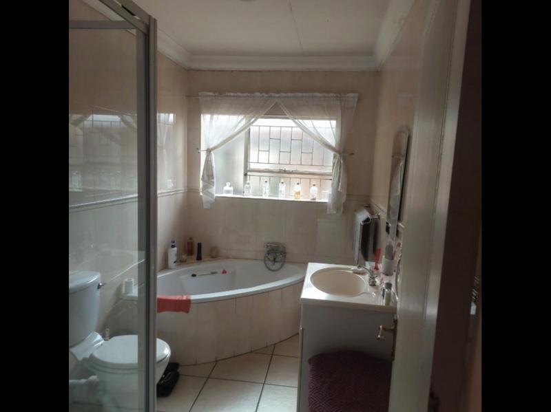 4 Bedroom Property for Sale in Dalpark Proper Gauteng