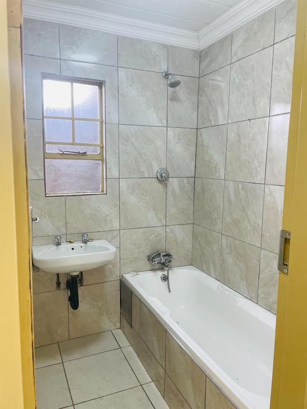 3 Bedroom Property for Sale in Die Hoewes Gauteng