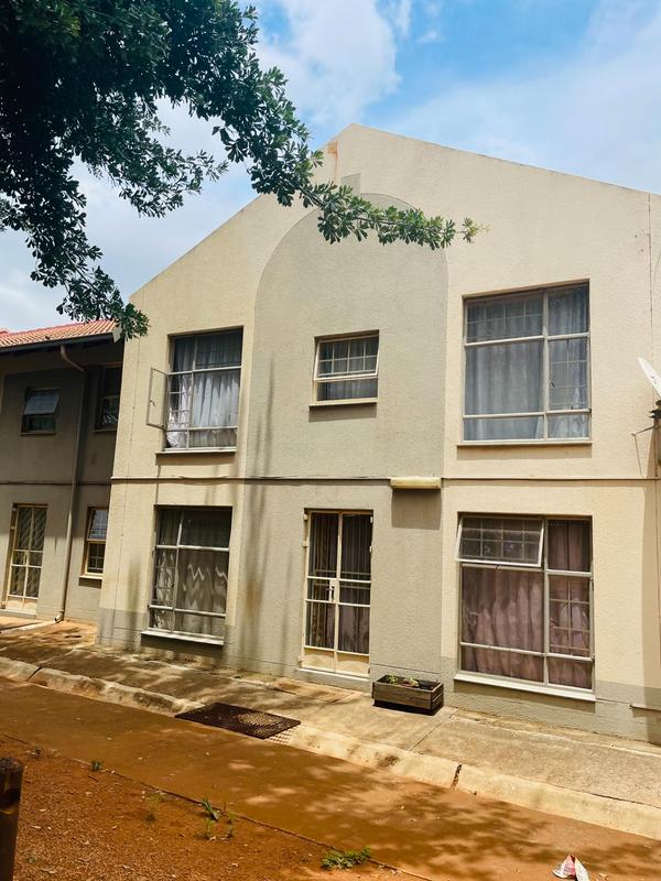 3 Bedroom Property for Sale in Die Hoewes Gauteng