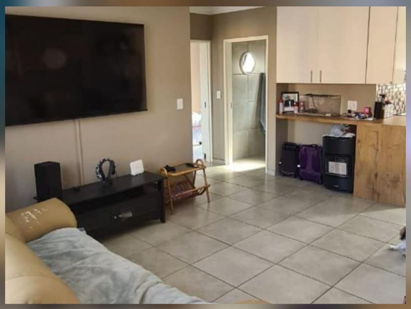 To Let 2 Bedroom Property for Rent in Glen Marais Gauteng