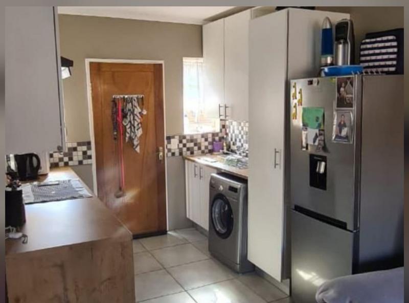 To Let 2 Bedroom Property for Rent in Glen Marais Gauteng