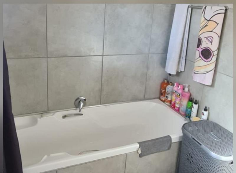 To Let 2 Bedroom Property for Rent in Glen Marais Gauteng