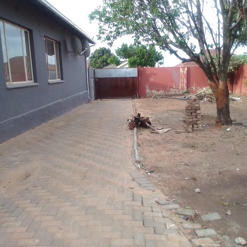 To Let 3 Bedroom Property for Rent in Regents Park Gauteng