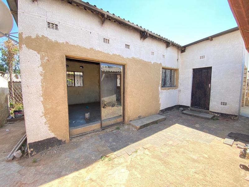 2 Bedroom Property for Sale in Emdeni Gauteng