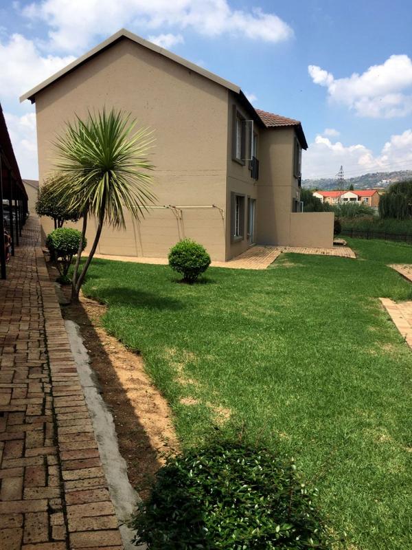 2 Bedroom Property for Sale in Wilgeheuwel Gauteng