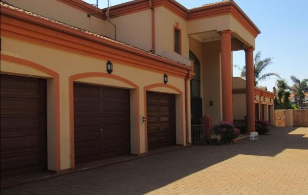 5 Bedroom Property for Sale in Lenasia Gauteng