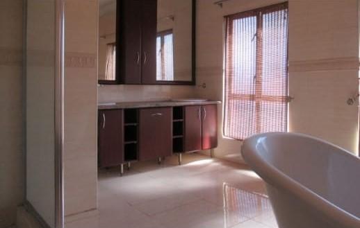 5 Bedroom Property for Sale in Lenasia Gauteng