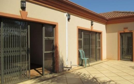 5 Bedroom Property for Sale in Lenasia Gauteng