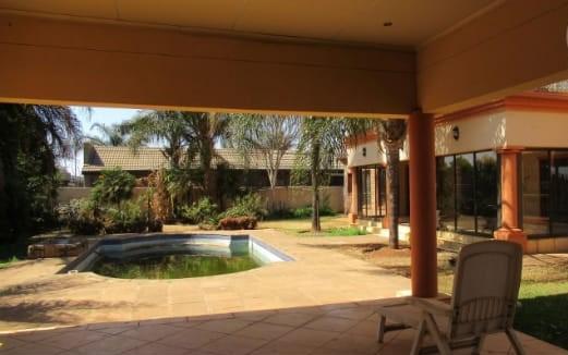 5 Bedroom Property for Sale in Lenasia Gauteng