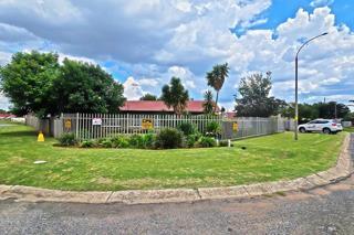 4 Bedroom Property for Sale in Verwoerdpark Gauteng