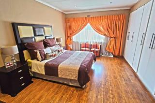 4 Bedroom Property for Sale in Verwoerdpark Gauteng