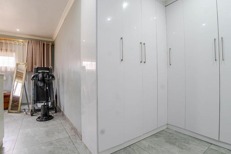 To Let 4 Bedroom Property for Rent in Meadowbrook Gauteng